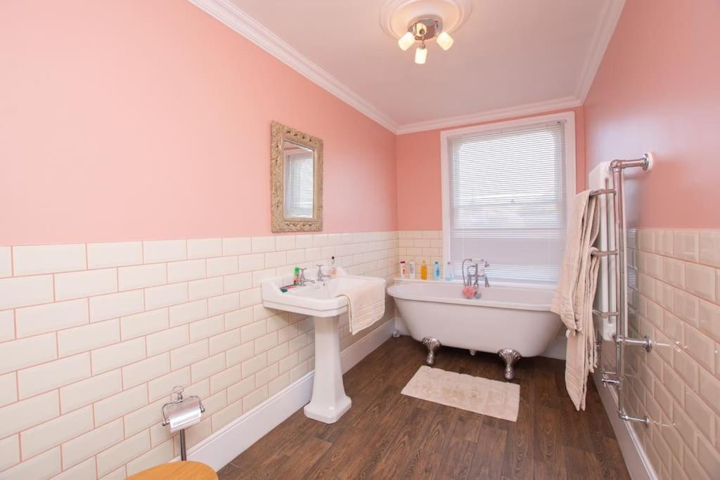 Stunning Large Victorian Maisonette With Sea View Deal Bagian luar foto